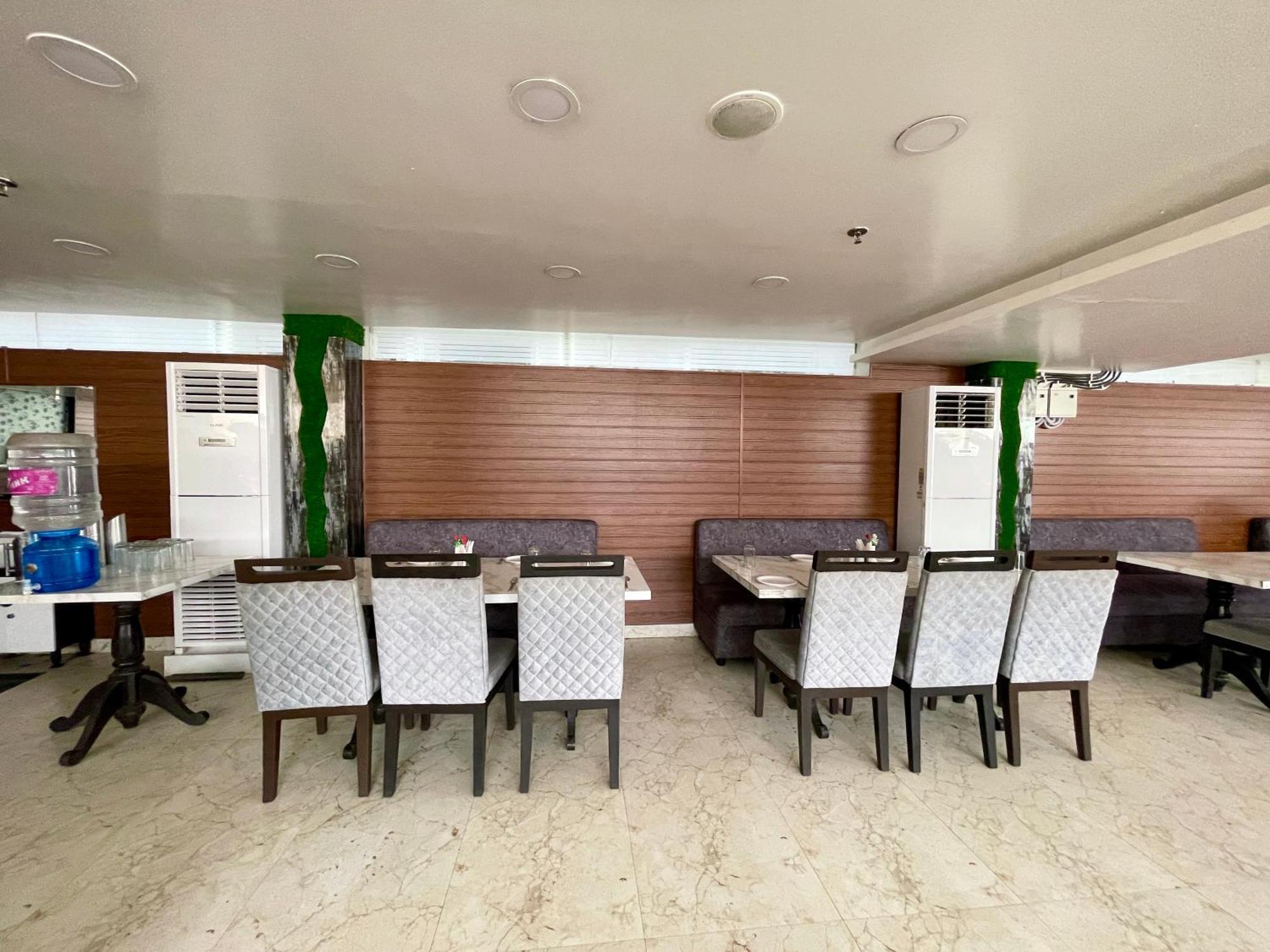 Hotel Tbs In Puri Buitenkant foto