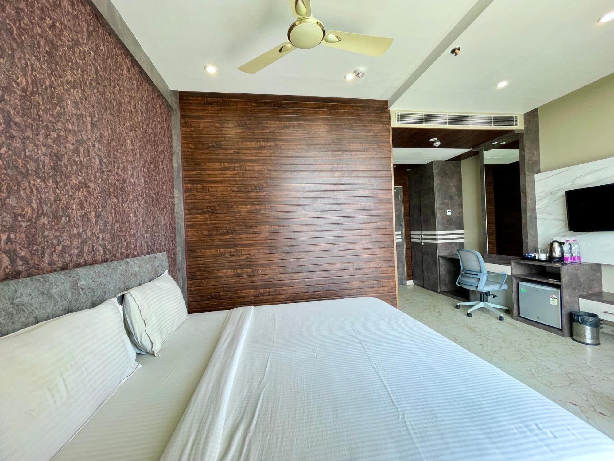 Hotel Tbs In Puri Buitenkant foto