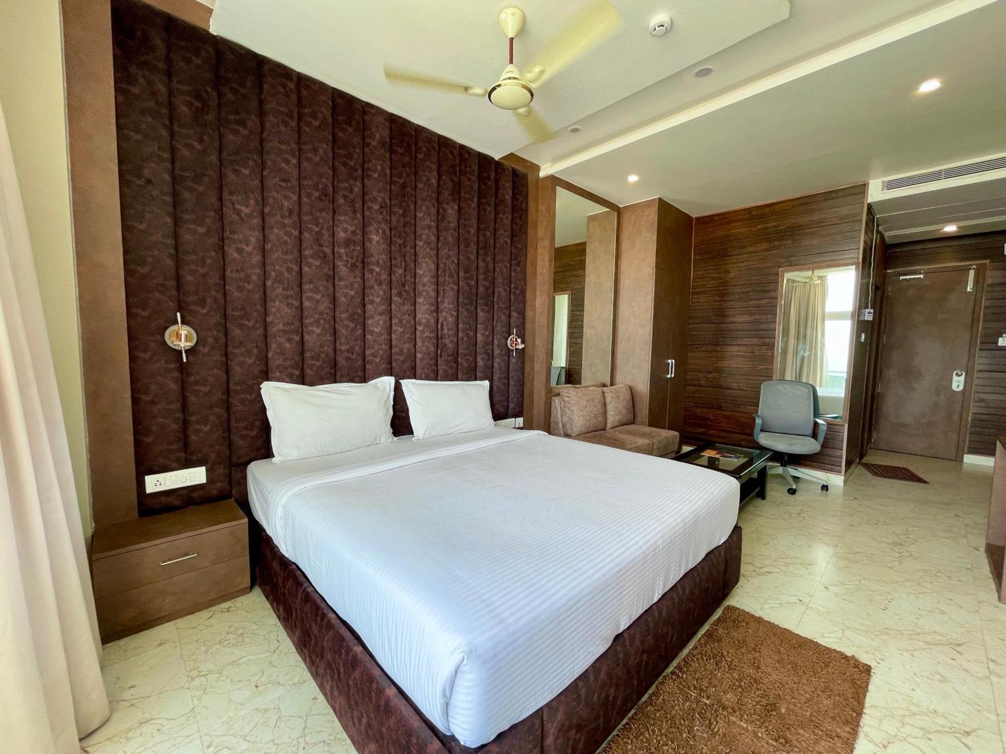 Hotel Tbs In Puri Buitenkant foto