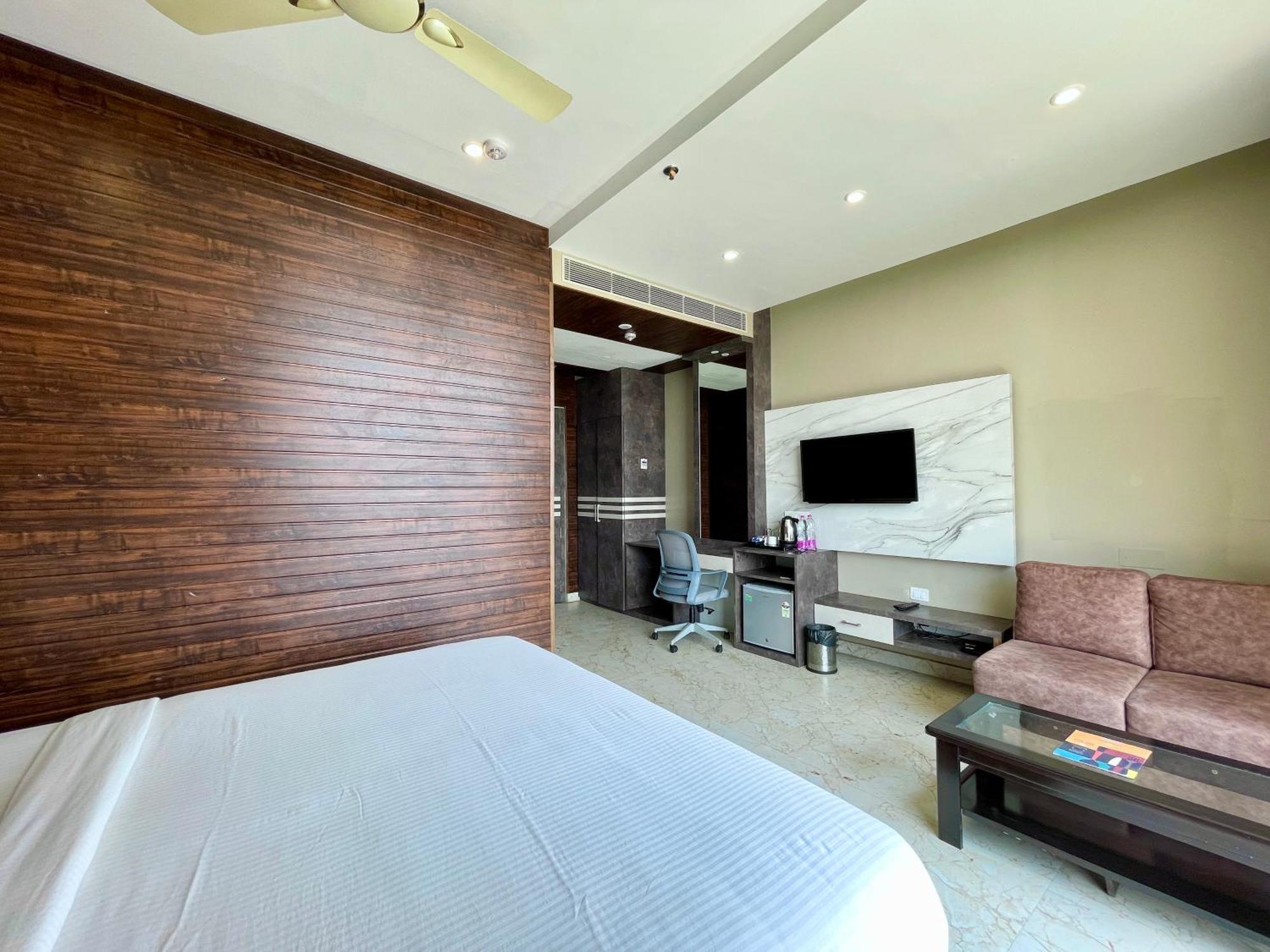 Hotel Tbs In Puri Buitenkant foto