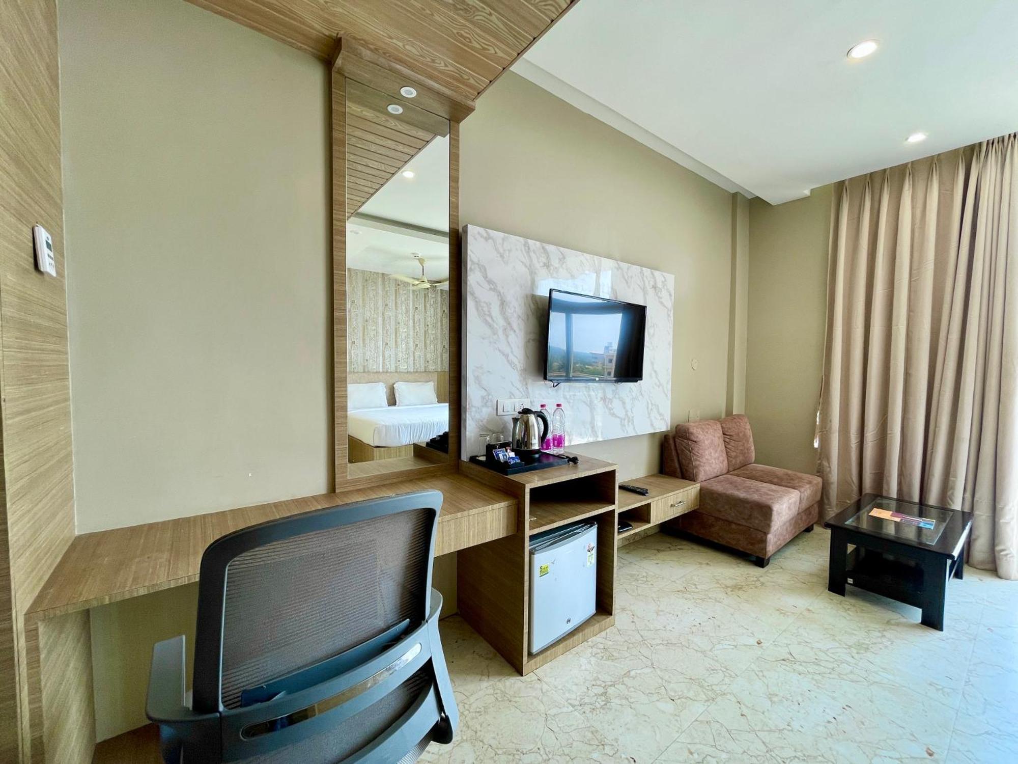 Hotel Tbs In Puri Buitenkant foto