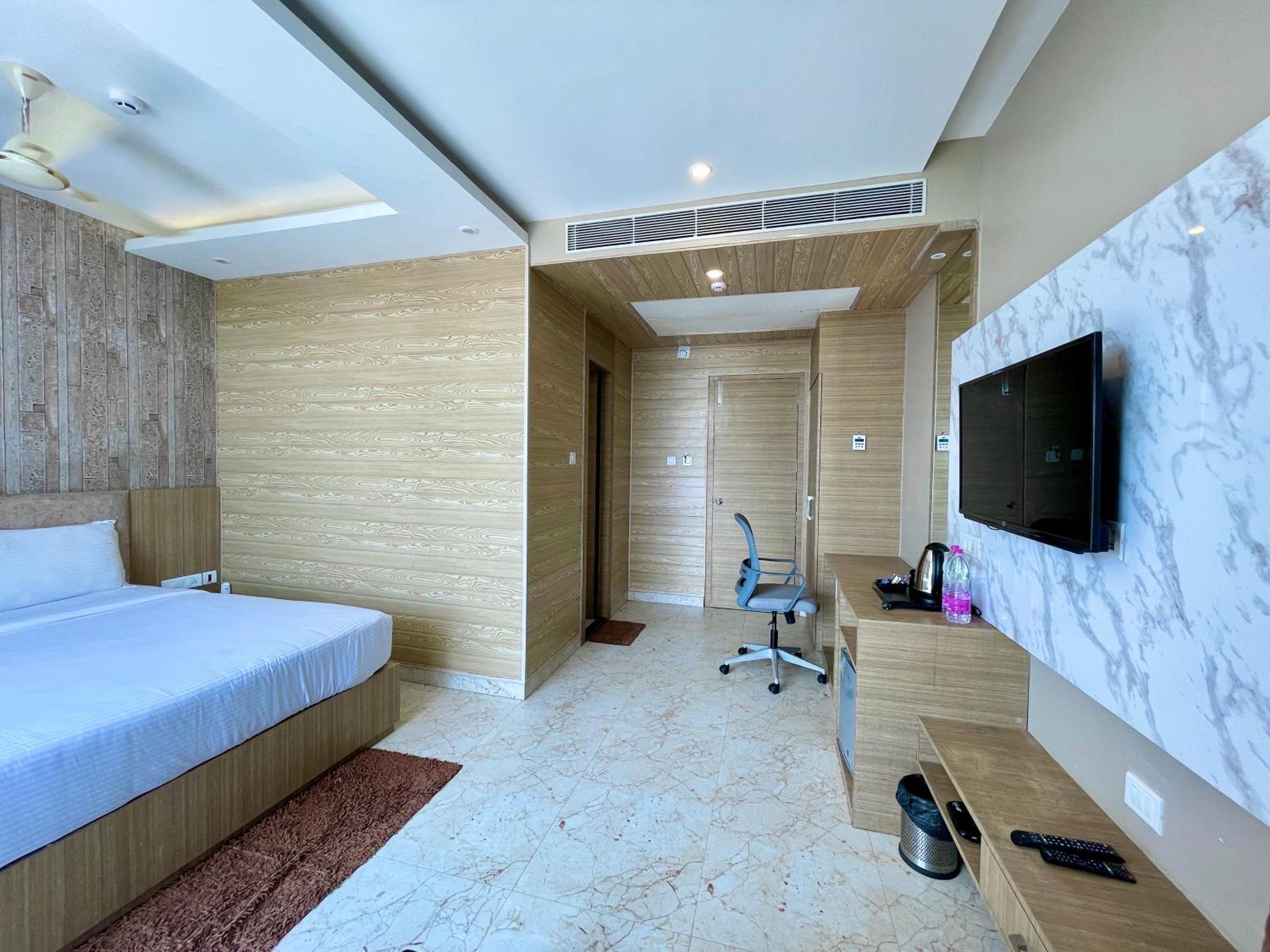 Hotel Tbs In Puri Buitenkant foto
