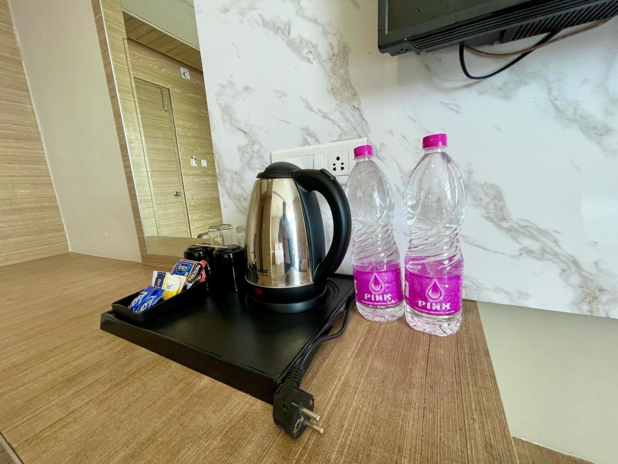 Hotel Tbs In Puri Buitenkant foto
