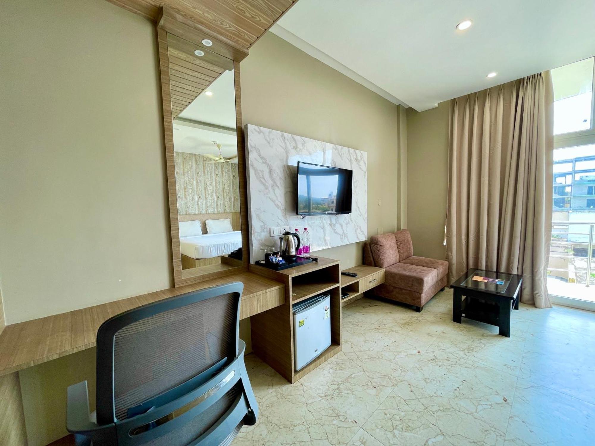 Hotel Tbs In Puri Buitenkant foto