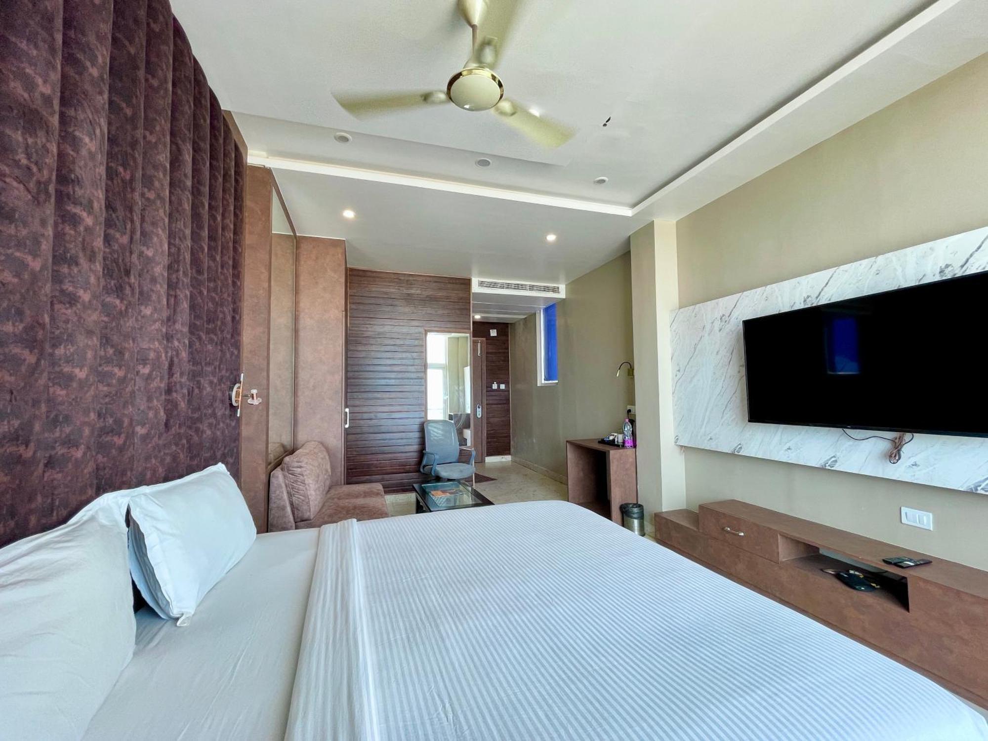 Hotel Tbs In Puri Buitenkant foto