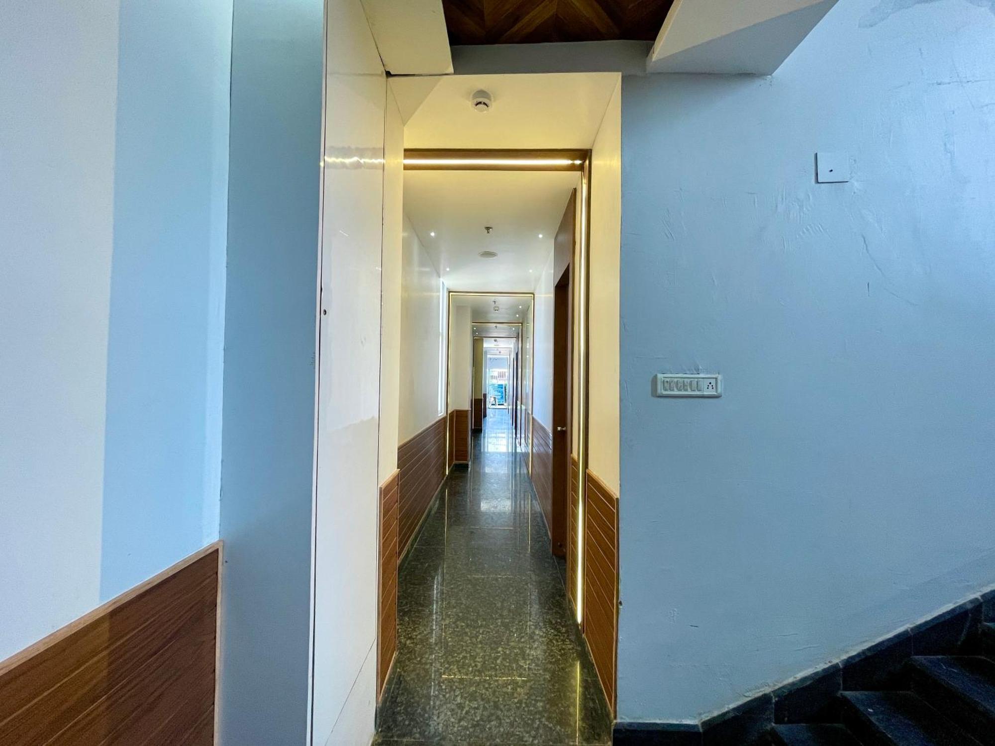 Hotel Tbs In Puri Buitenkant foto